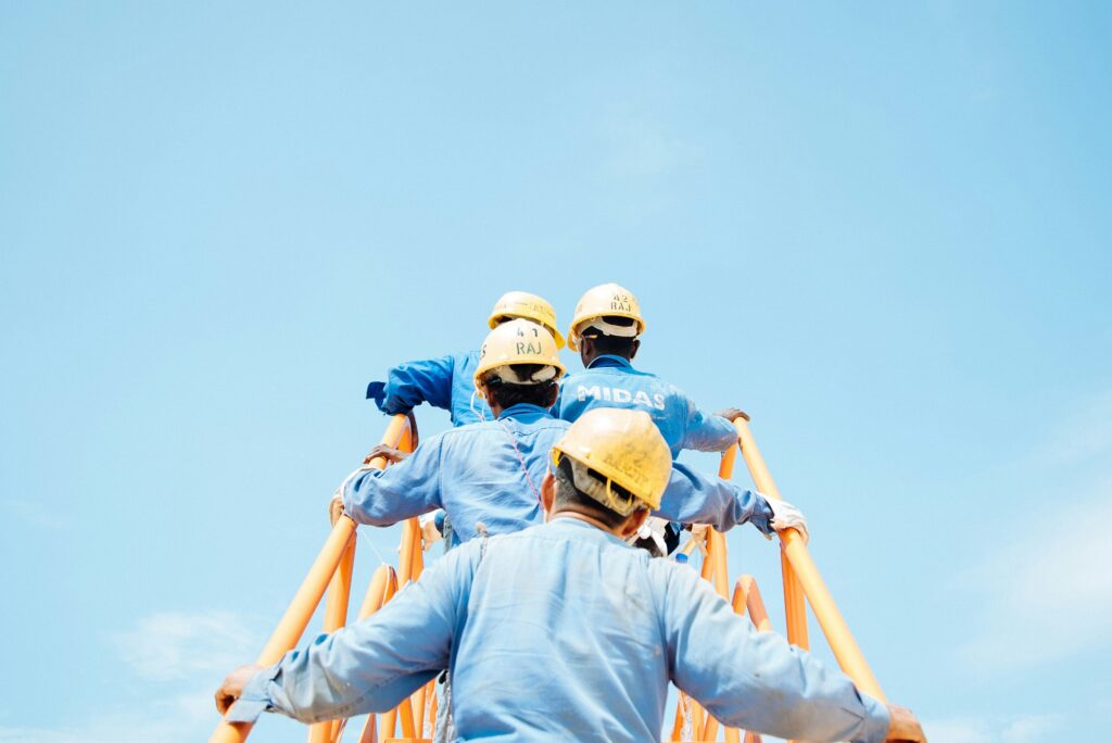 Choose the Right Contractor: Key Tips for Deck Construction 1